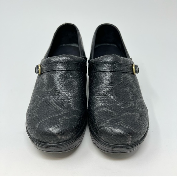 Lands’ End Clogs Women's 8 Gray Waterproof Snakeskin Pattern Camden Slip On Shoe - Picture 5 of 9